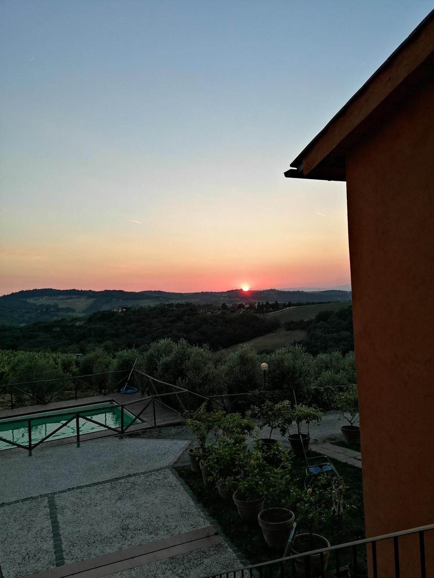 Agriturismo Borgo Stella Монтеспертоли Экстерьер фото