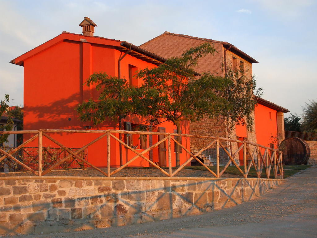 Agriturismo Borgo Stella Монтеспертоли Экстерьер фото
